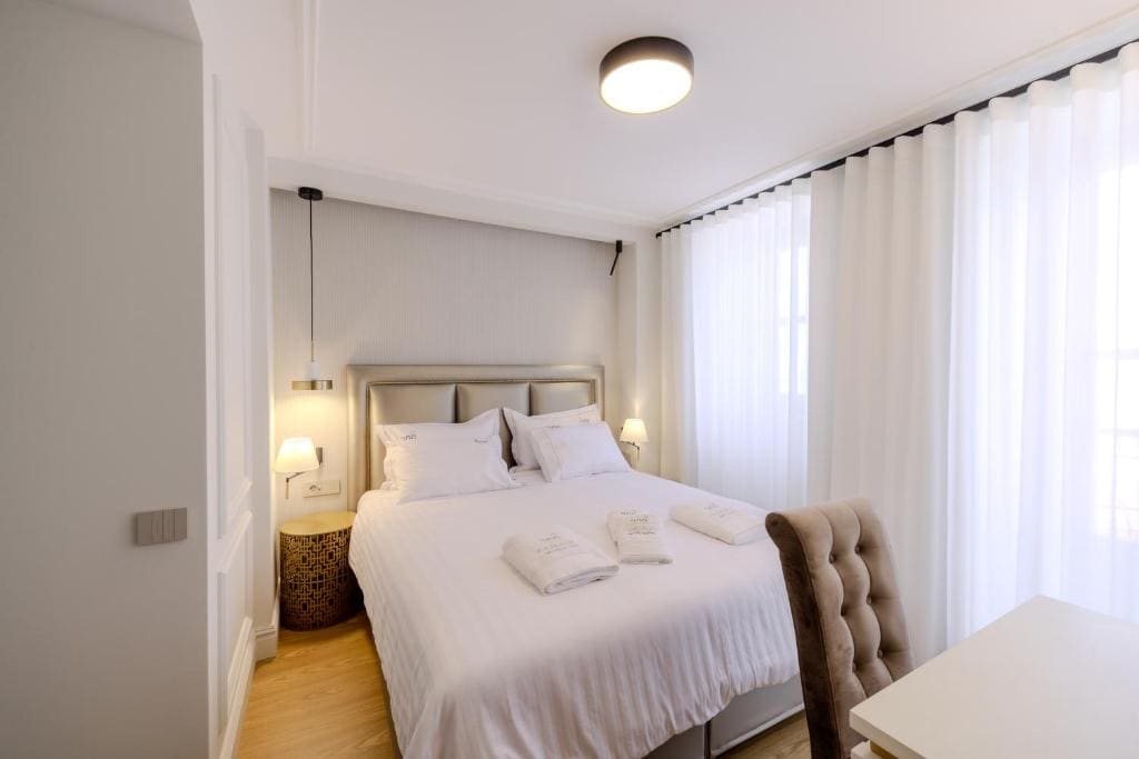 Deluxe Suite with Sea View room - Image 1