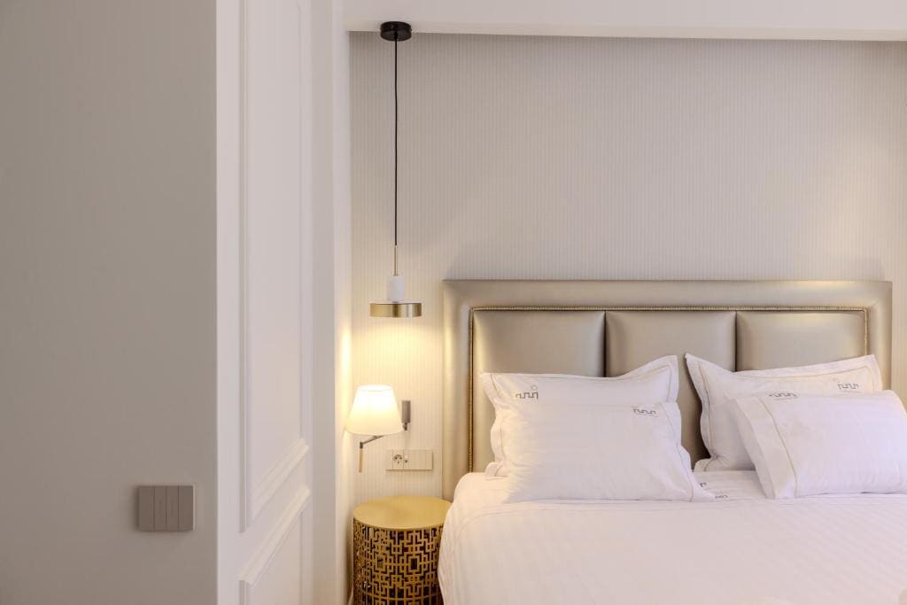 Deluxe Suite with Sea View room - Image 3