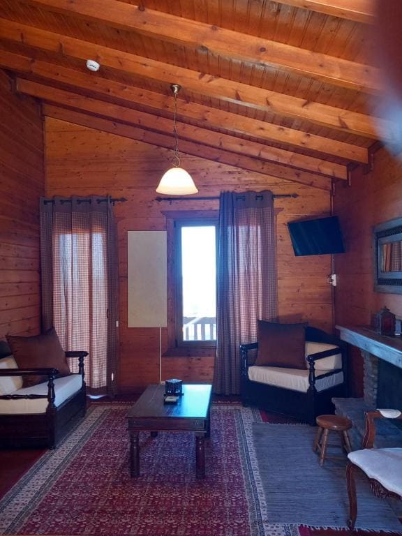 Deluxe Family Room room - Image 3