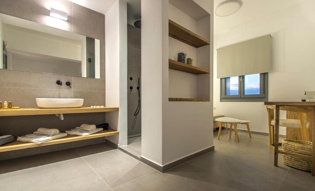 Queen Suite with Sea View room - Image 1