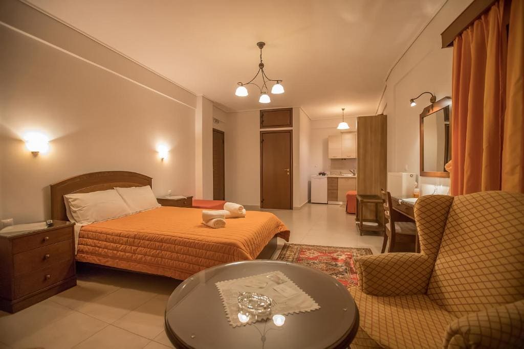 Double Room with Lake View room - Image 1