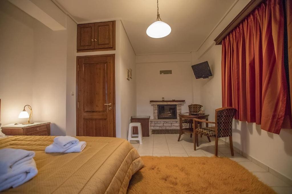 Double Room with Mountain View room - Image 3