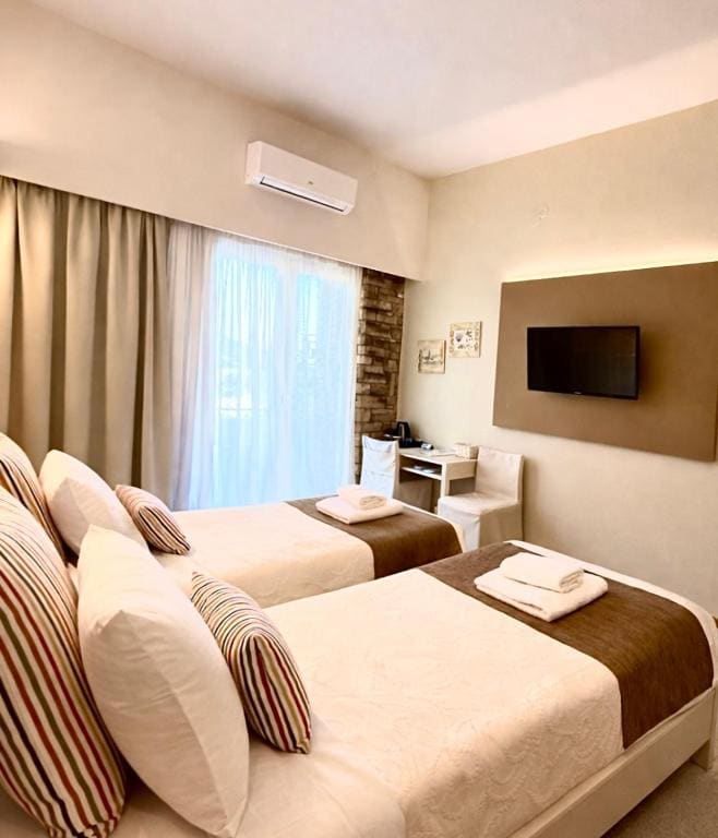 Double or Twin Room with Balcony and Garden View room - Image 2