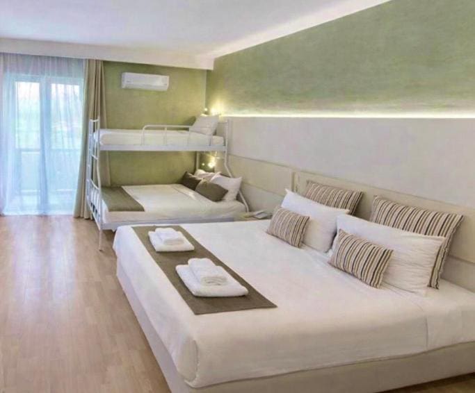 Family Room room - Image 1