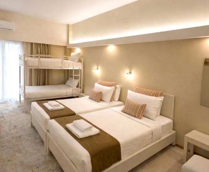 Family Room room - Image 2