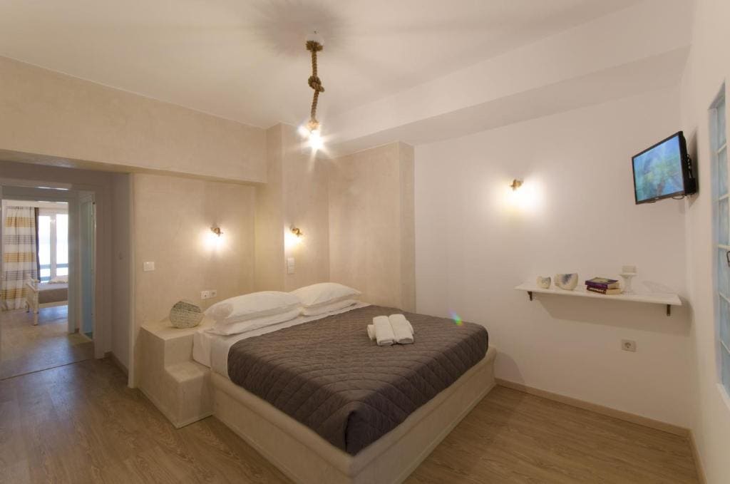 Suite with Balcony and Sea View room - Image 2