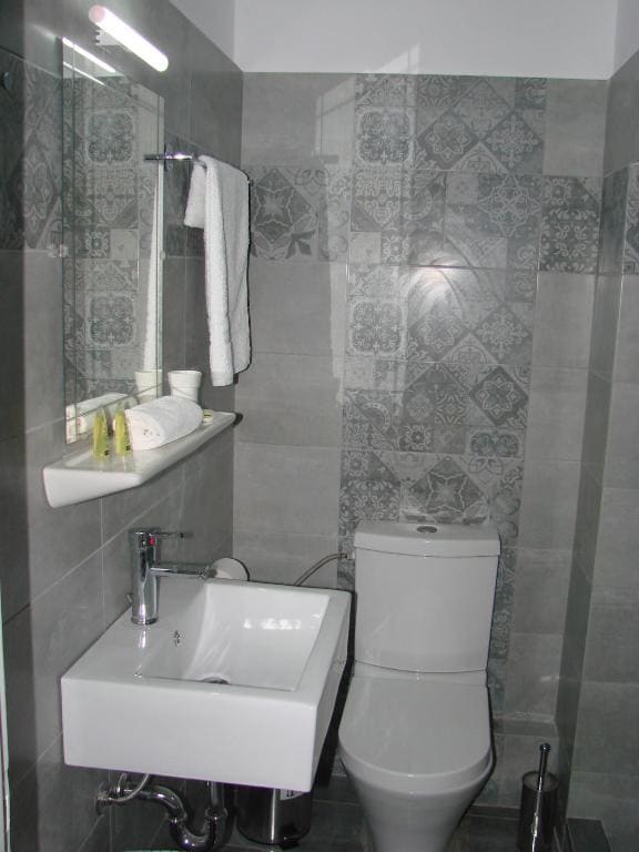 Standard Double or Twin Room with Sea View room - Image 2