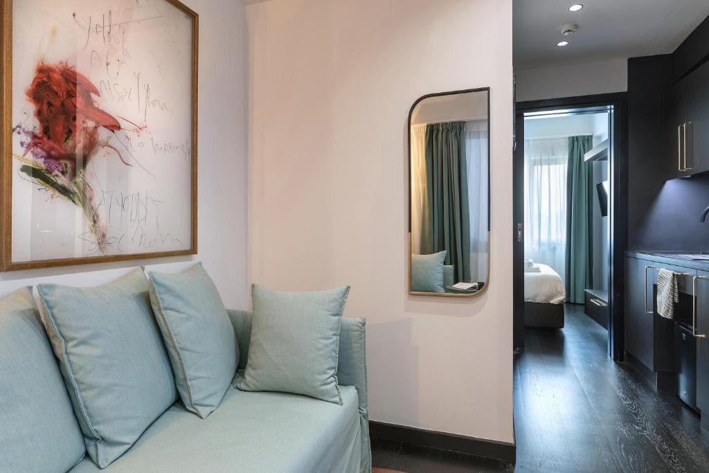 Deluxe Junior Suite room - Image 2