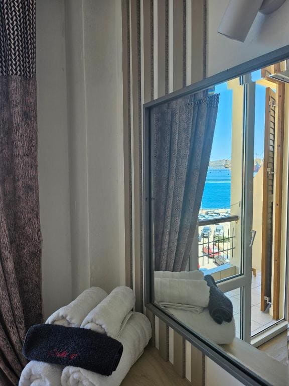 Double or Twin Room with City View room - Image 2