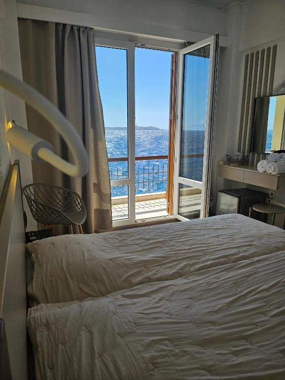 Double or Twin Room with Sea View room - Image 3