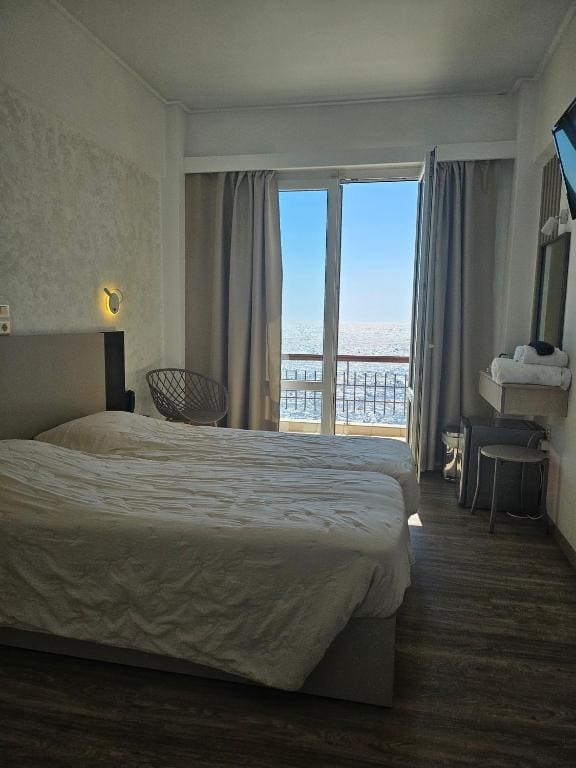 Double or Twin Room with Sea View room - Image 2
