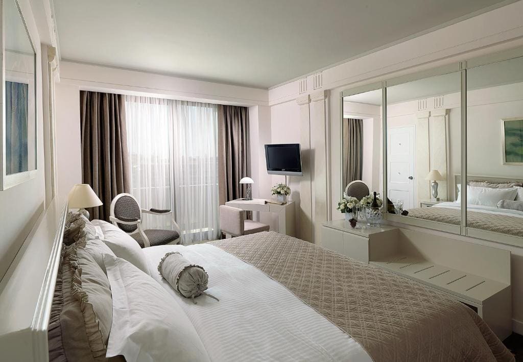 Deluxe Room room - Image 3