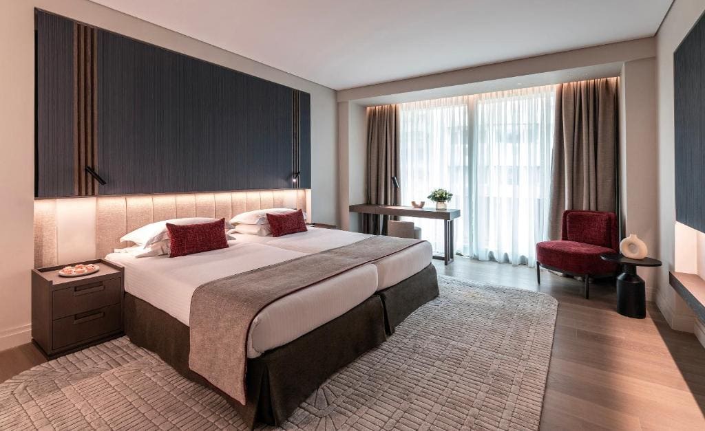 Deluxe City View Suite room - Image 1