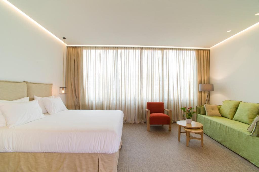 City Living Suite Apartment room - Image 3