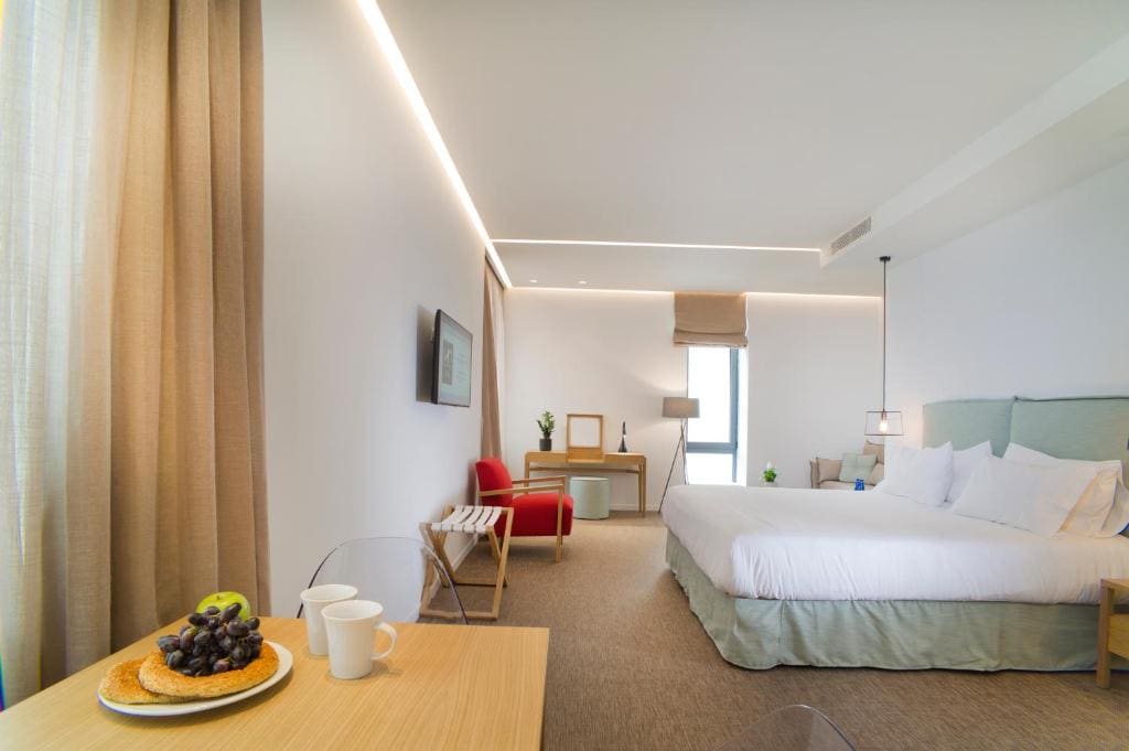 Urban Suite Apartment room - Image 3