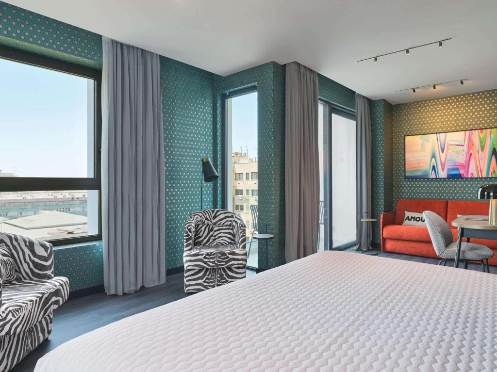 NYX Executive Suite – 3 Rooms Interconnected room - Image 2