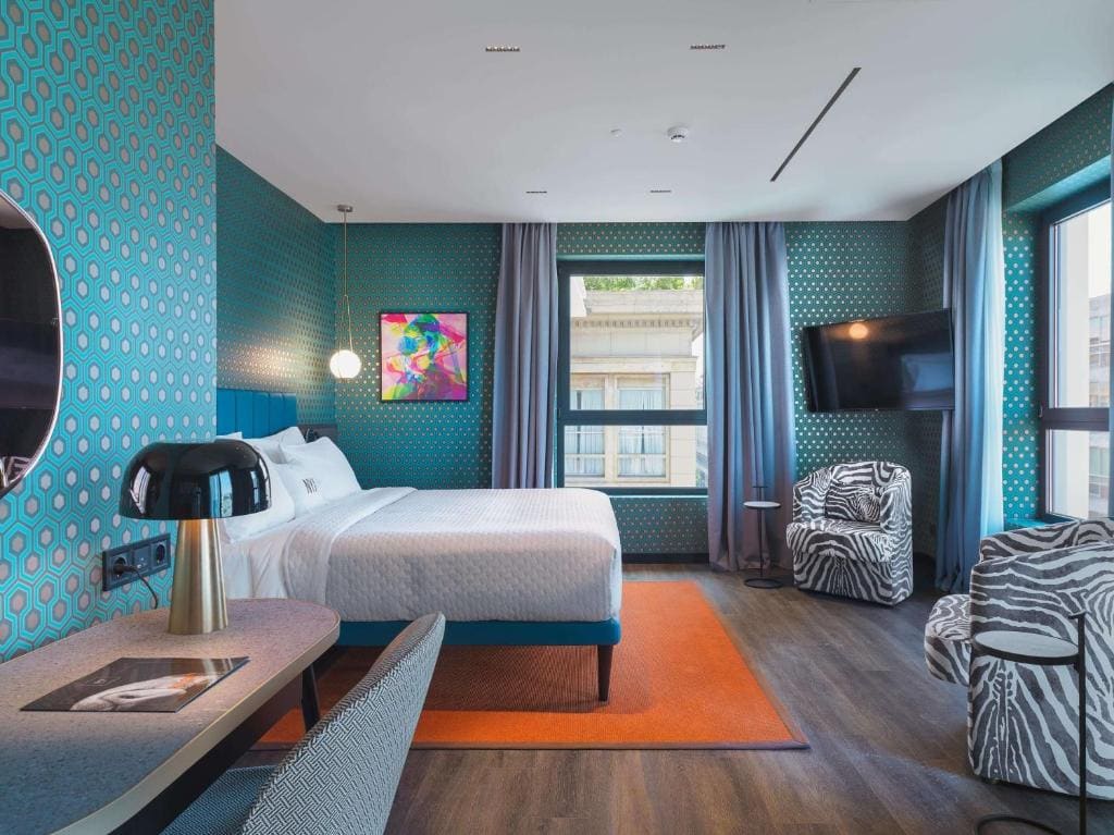NYX Executive Suite with Lounge Access room - Image 1