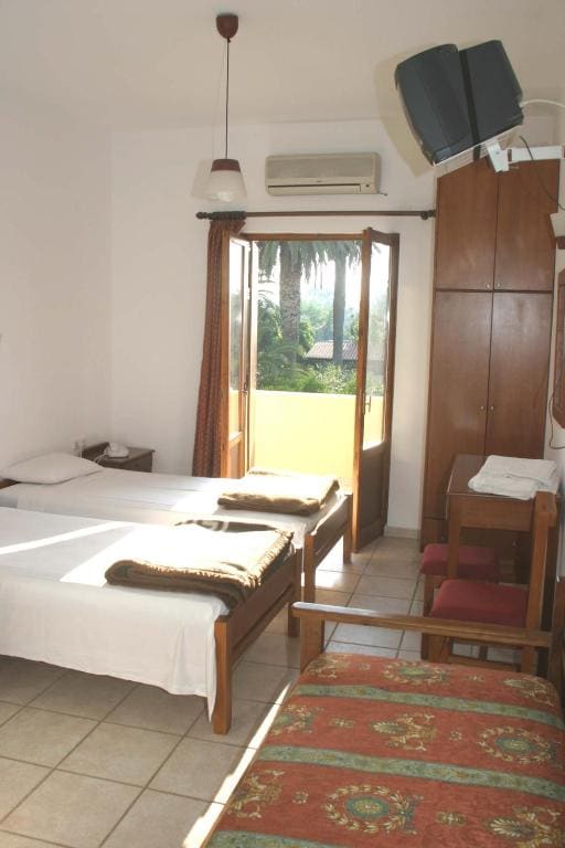 Standard Triple Room room - Image 1