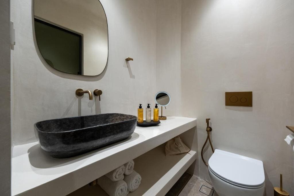 Deluxe Double or Twin Room with Sea View room - Image 2