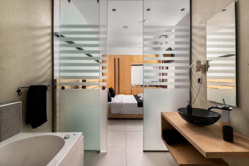 Deluxe Triple Suite room - Image 1