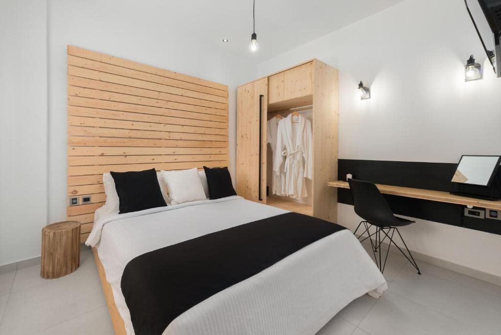 Deluxe Suite with Hot Tub room - Image 1