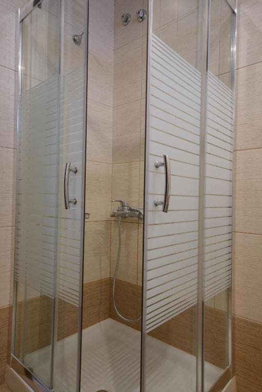 Standard Double or Twin Room room - Image 3