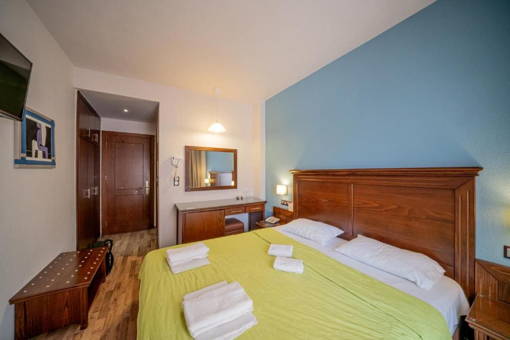 Standard Double or Twin Room room - Image 1