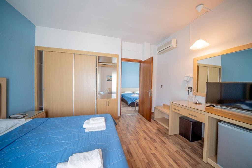 Standard Family Room room - Image 3