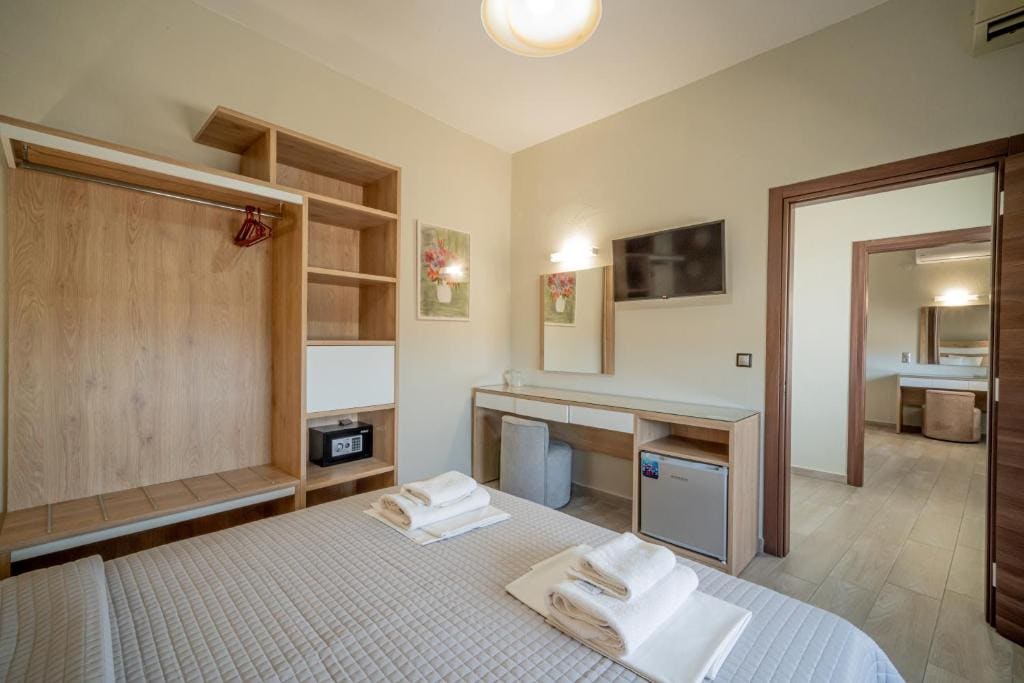 Standard Family Room room - Image 1