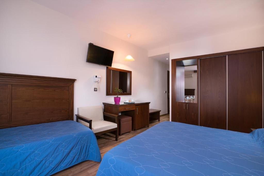 Standard Triple Room room - Image 1