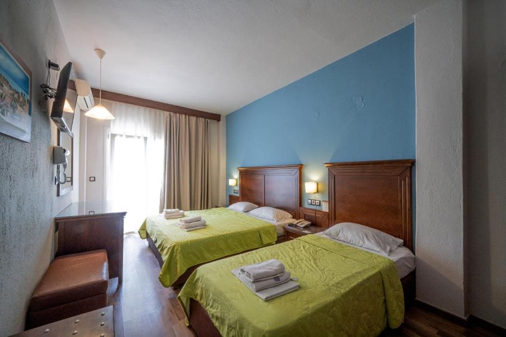 Standard Triple Room room - Image 2