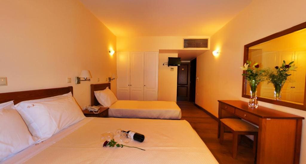 Deluxe Triple Room with View room - Image 1