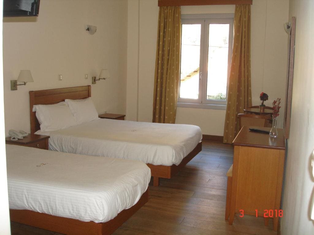 Deluxe Triple Room with View room - Image 2
