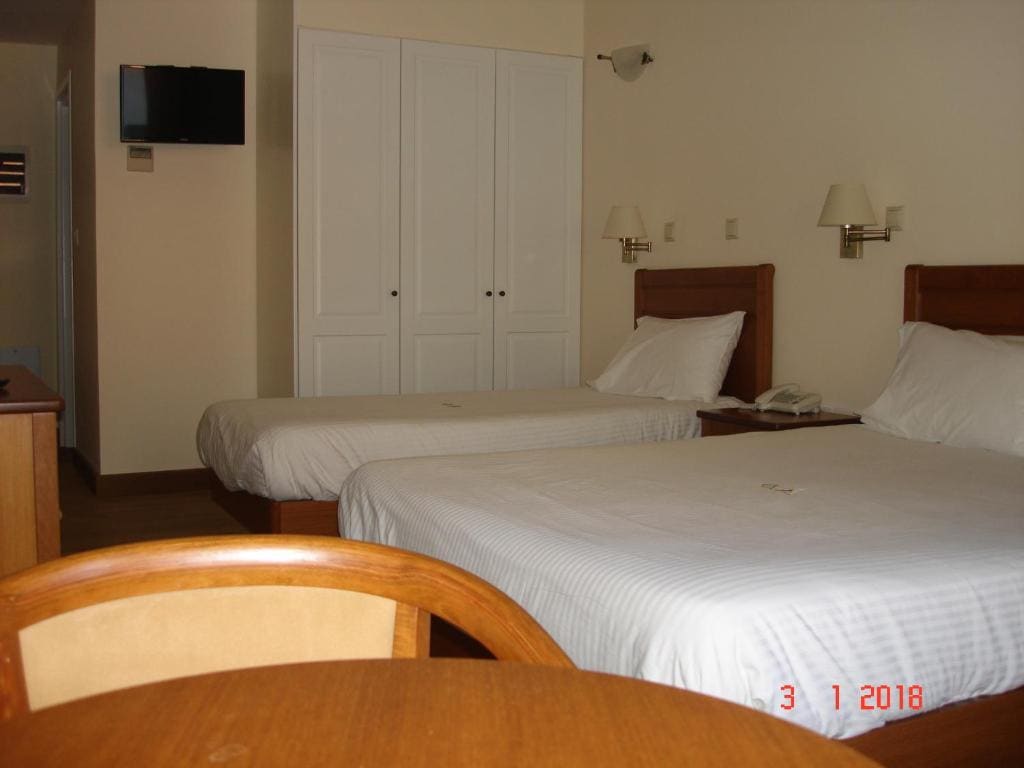 Deluxe Triple Room with View room - Image 3