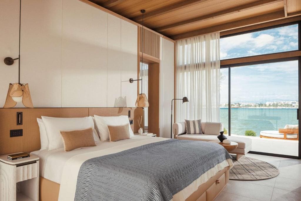 Riviera Suite - Seafront with private pool room - Image 1