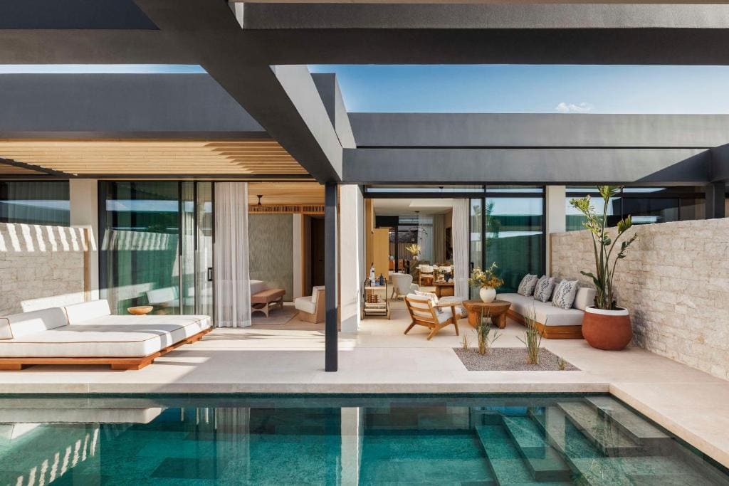 Three-Bedroom Suite - Beachfront with private pool room - Image 3