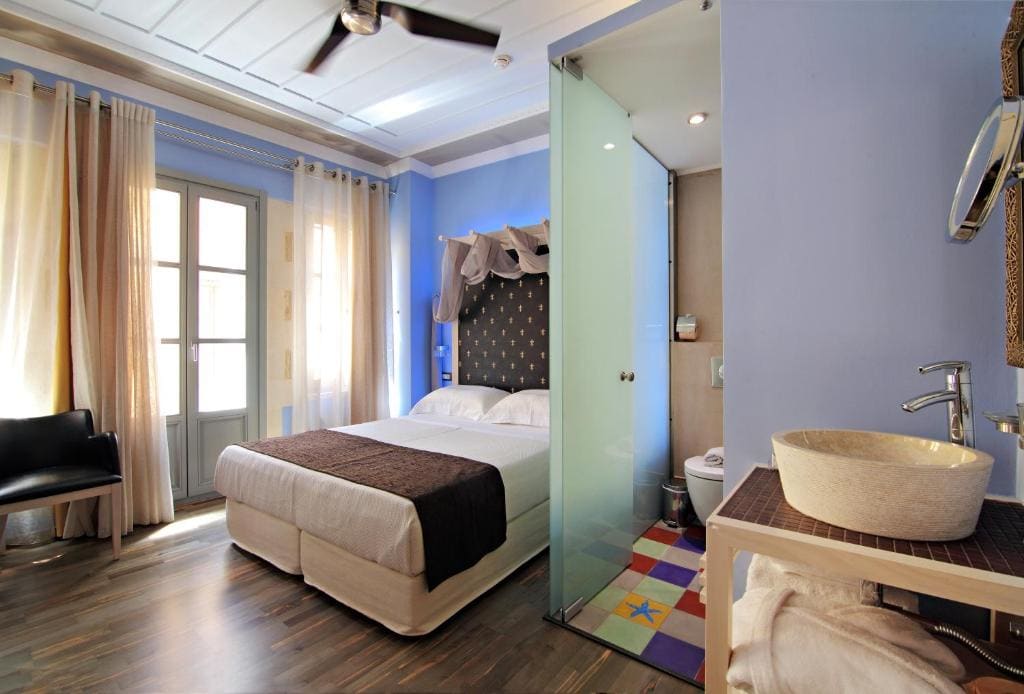 Deluxe Room room - Image 1