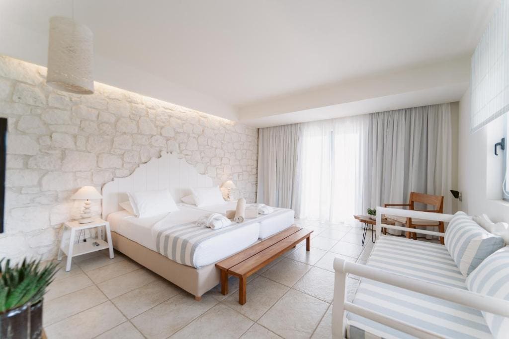 Junior Suite with Pool View room - Image 1