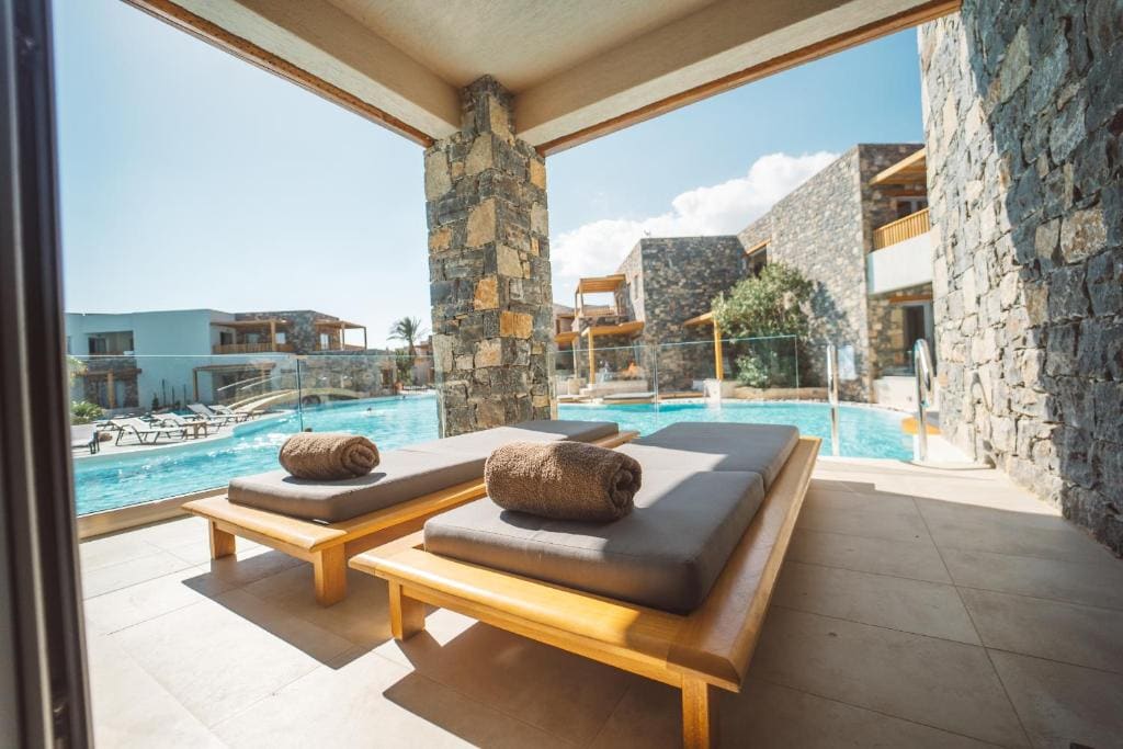 Superior Double or Twin Room with Pool View room - Image 1
