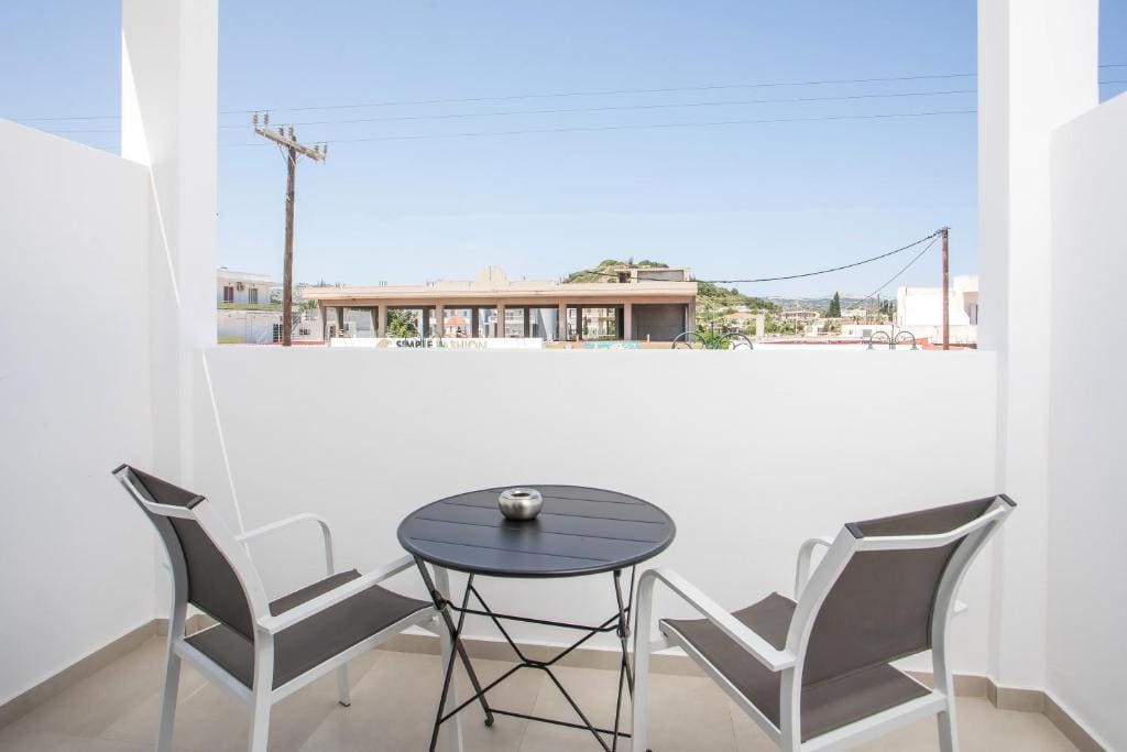 Triple Room with Balcony room - Image 1