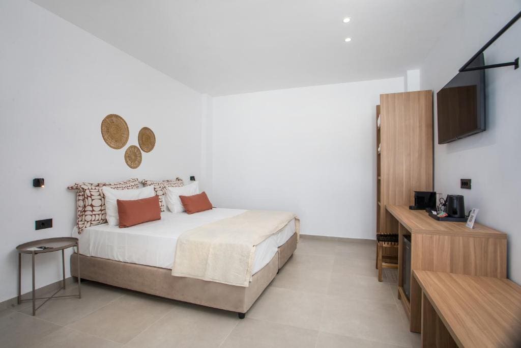 Double or Twin Room - Economy room - Image 3