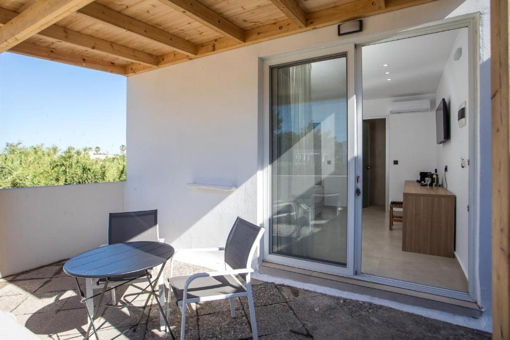 Double or Twin Room with Balcony room - Image 2