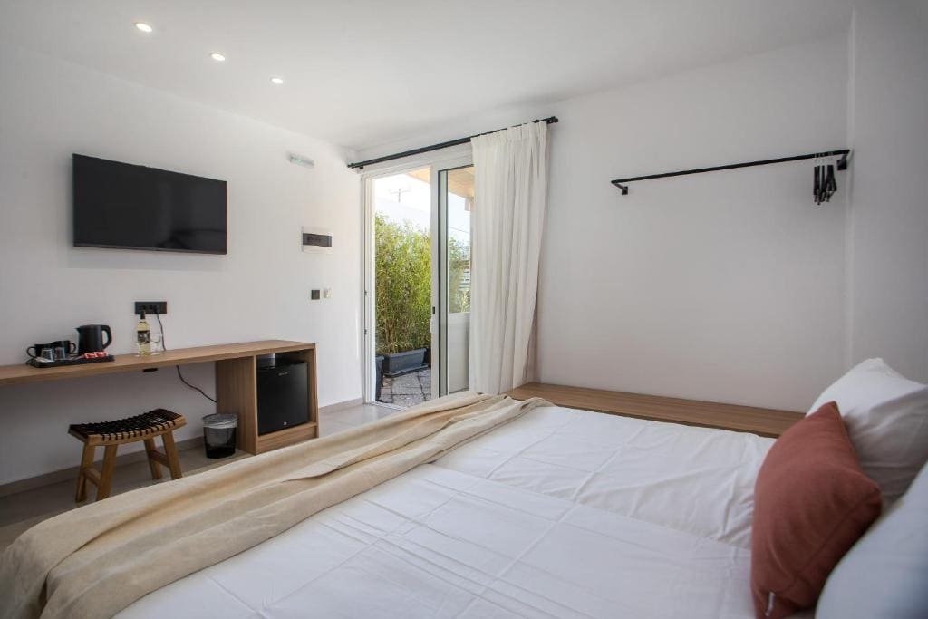 Double or Twin Room with Balcony room - Image 3