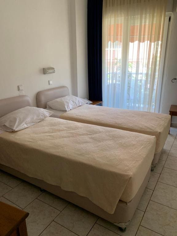 Economy Twin Room room - Image 1