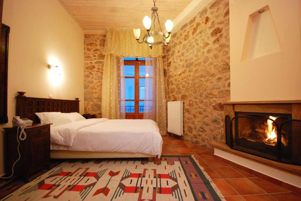 Superior Double Room with Fireplace room - Image 3