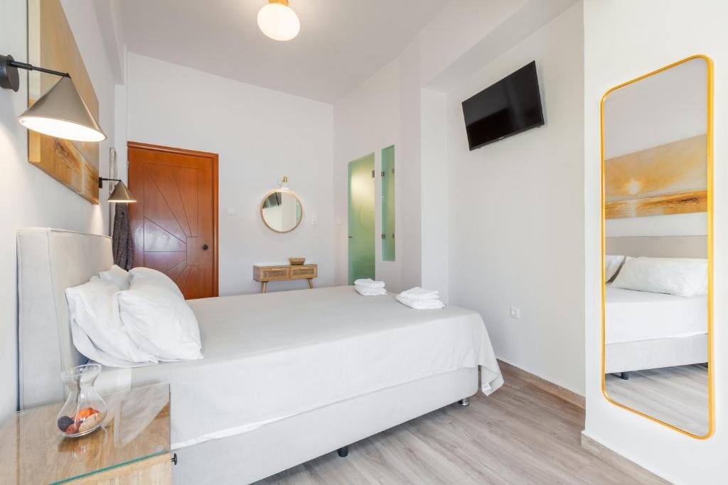 Double Room with Balcony and Sea View room - Image 3