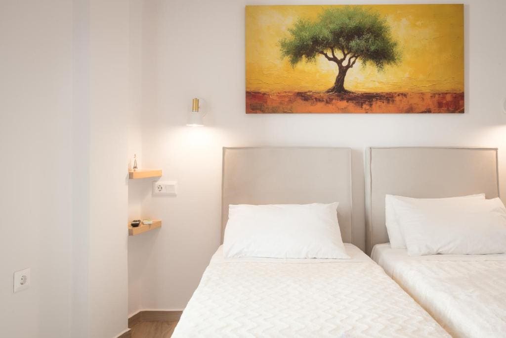 Double or Twin Room with Balcony room - Image 2