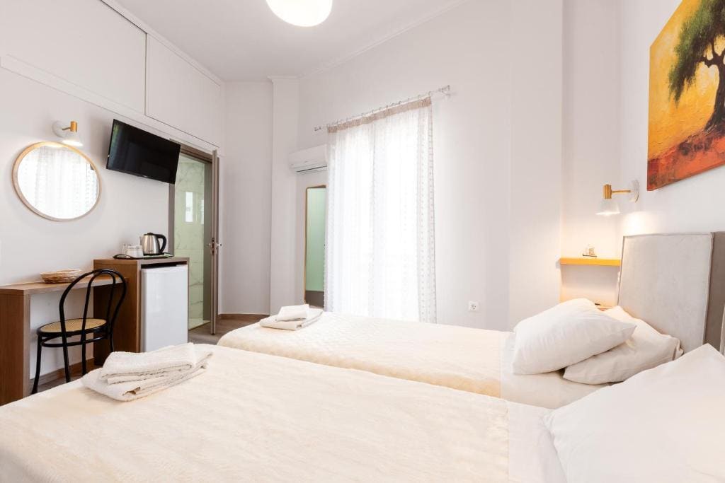 Double or Twin Room with Balcony room - Image 3