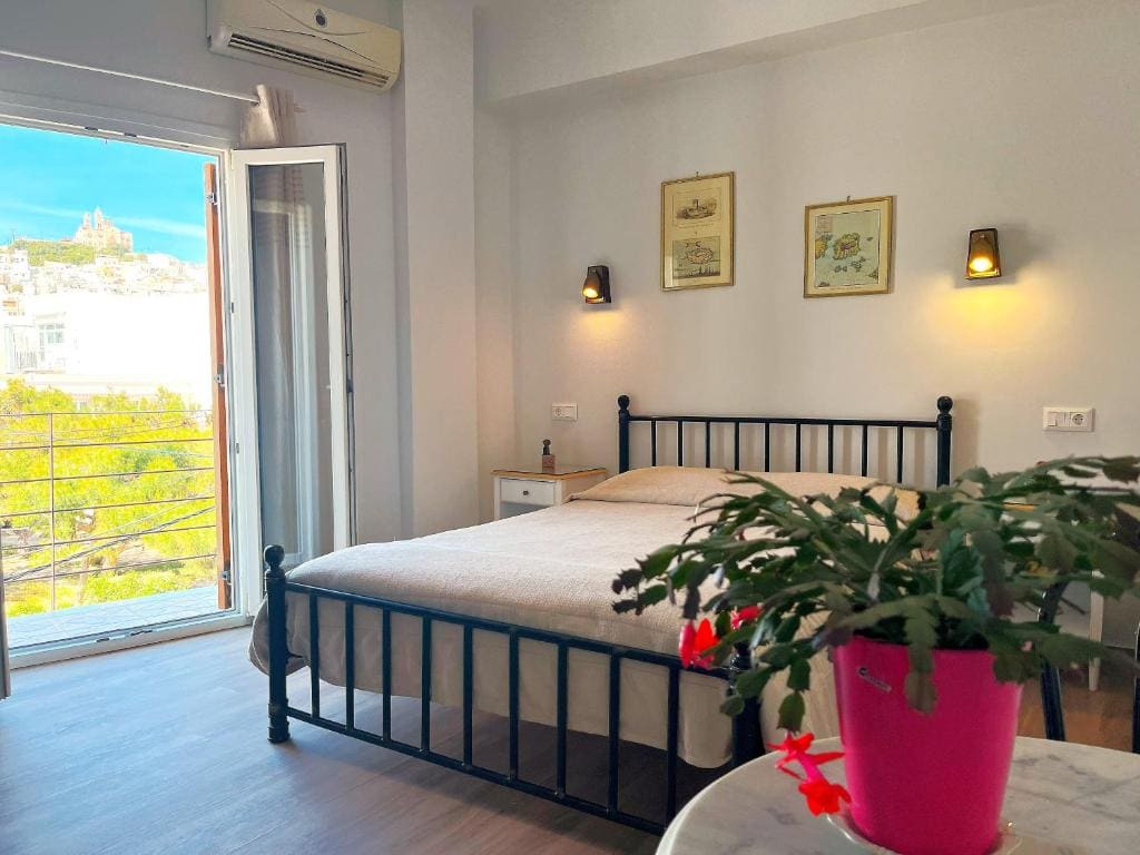 Triple Room with City View room - Image 1