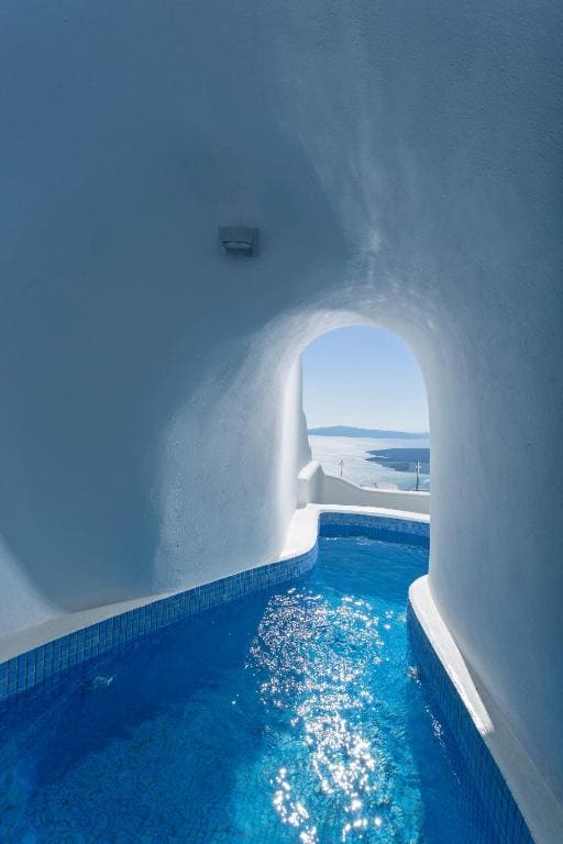 Executive plunge pool suite room - Image 1